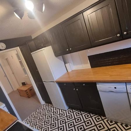 Spacious Self Contained Flat In Superb Location Лімінгтон Екстер'єр фото