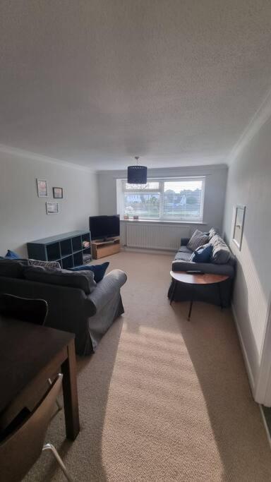 Spacious Self Contained Flat In Superb Location Лімінгтон Екстер'єр фото